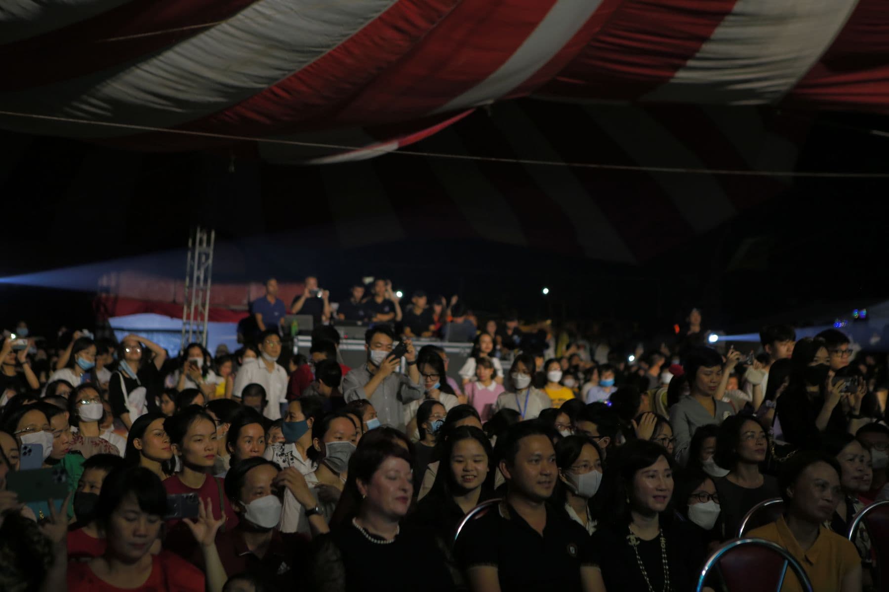 An audience that never stopped cheering